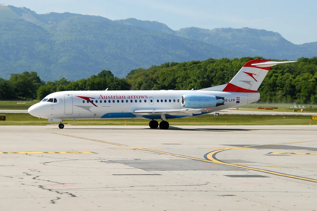 OE-LFP Fokker 70 msn 11560 operated by Austrian Arrows seen at GVA/LSGG., OE-LFP@GVA 14MAY12 (7462564050), Taken with Nikon D200|Flickr images reviewed by File