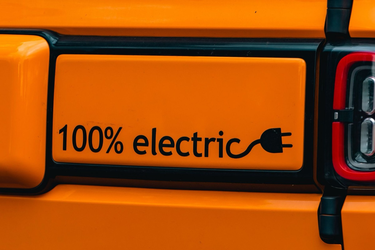 Pack de batterie installé dans le châssis d'une voiture électrique