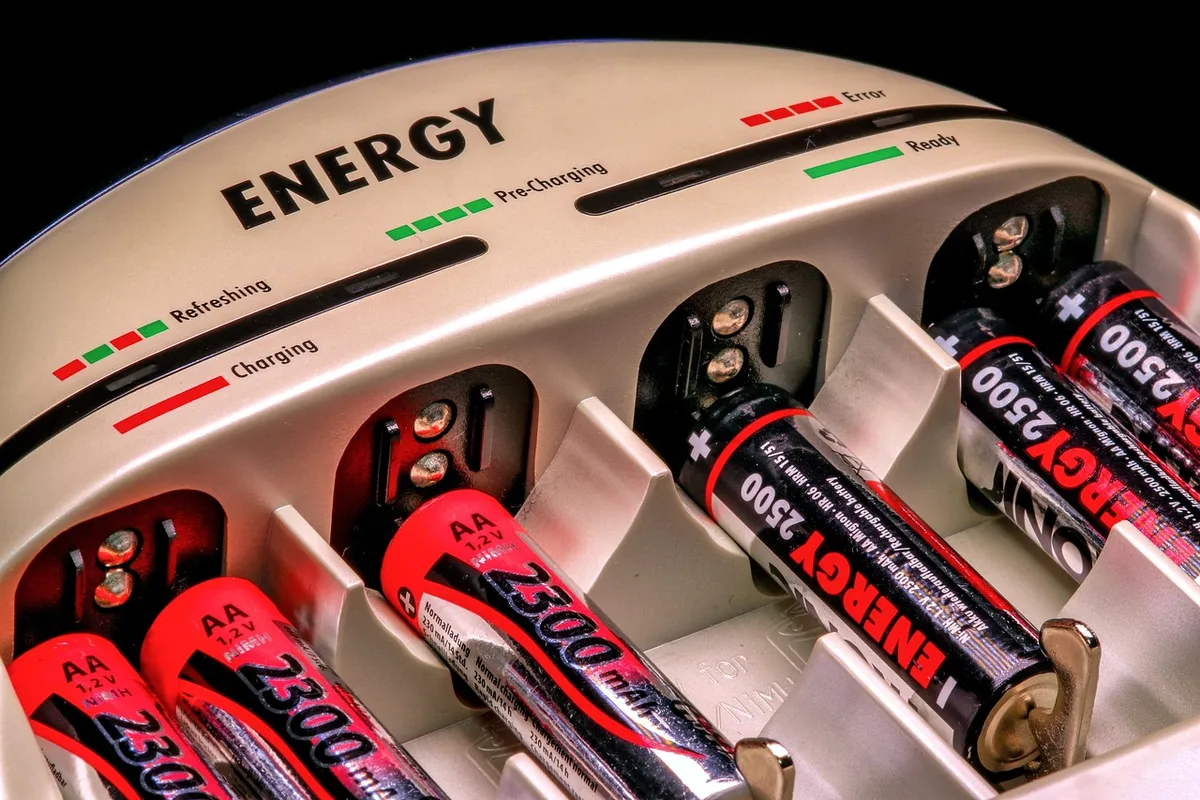 チャージャー、バッテリー、エネルギー、電気、技術、負荷、チャージ、ポール、直流、電気、再充電可能、電気蓄積、蓄積、ボルト、電圧