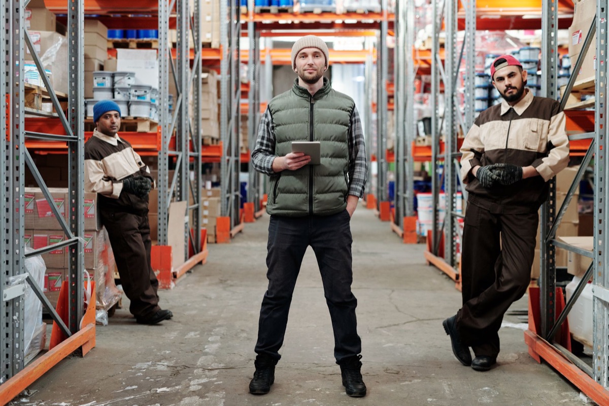 logistique de batteries, entrepôt