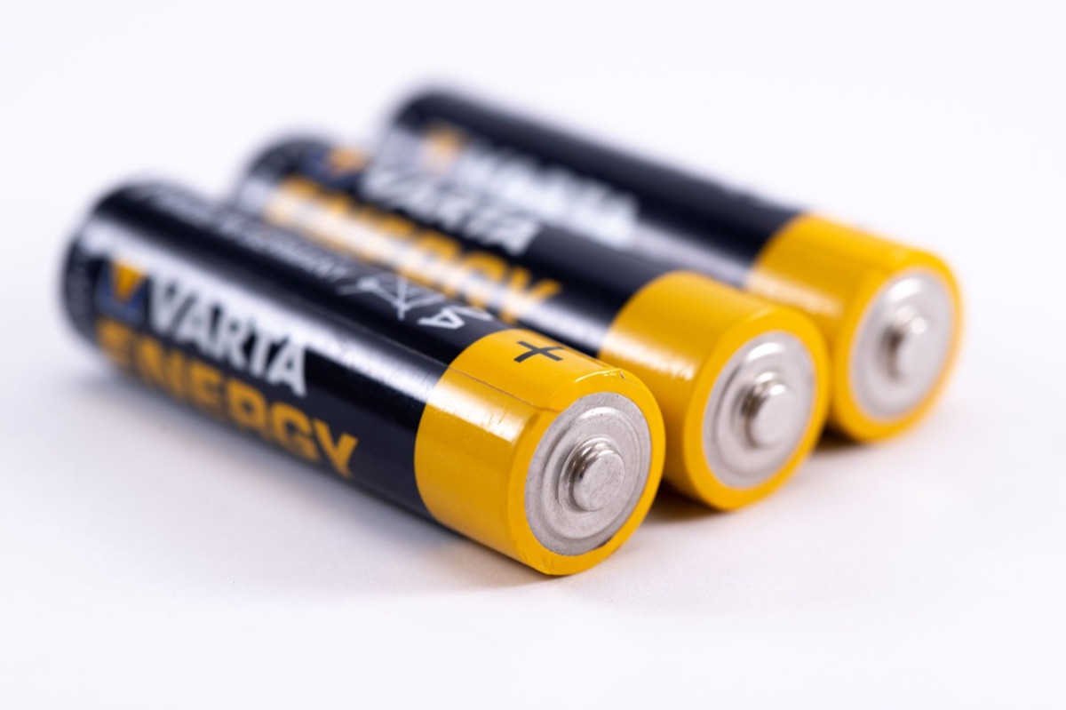 Battery label highlights safety advantages of solid-state tech.